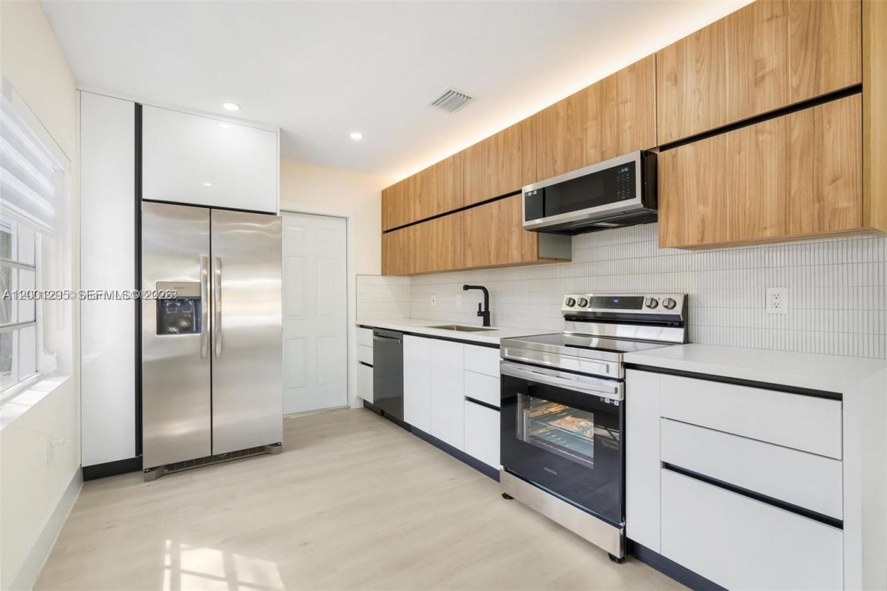 212 NW 103rd St, Miami, FL 33150 Photo