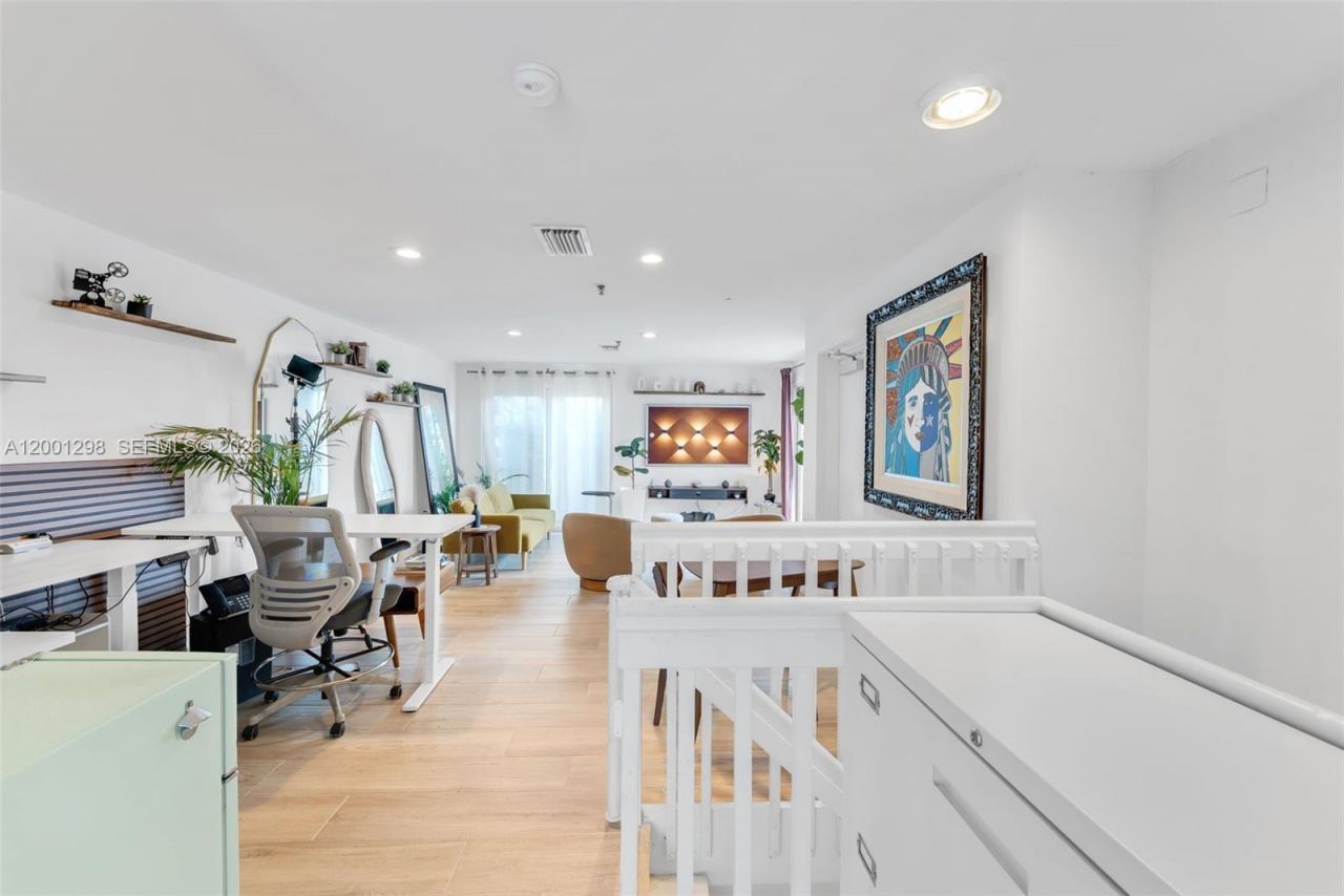 865 Collins Ave, Unit 307, Miami Beach, FL 33139 Photo