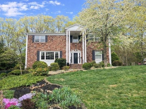 126 Wentworth Dr, Berkeley Heights, NJ 07922