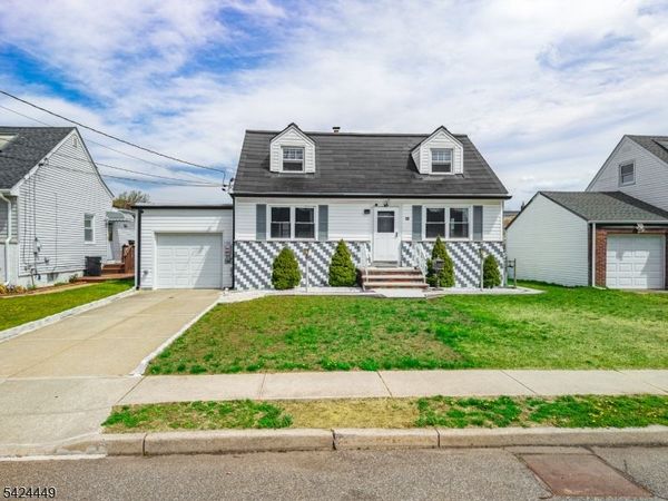 40 South Dr, Rochelle Park, NJ 07662