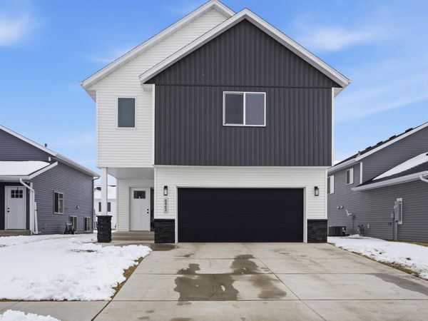 6862 Thomas Street, Horace, ND 58047