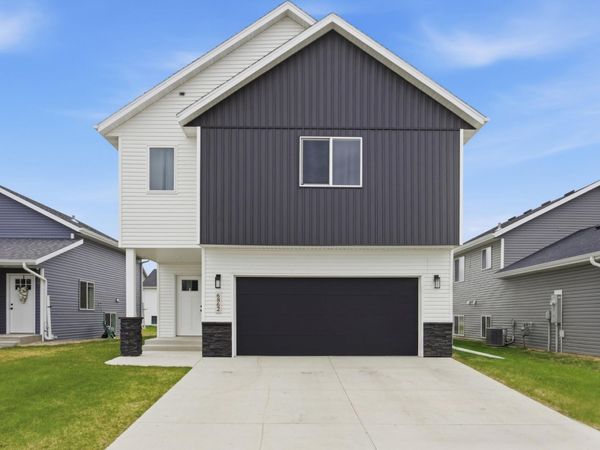 6862 Thomas Street, Horace, ND 58047