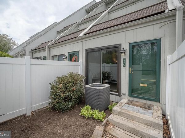 575 SUMMIT HOUSE, Unit 575, WEST CHESTER, PA 19382