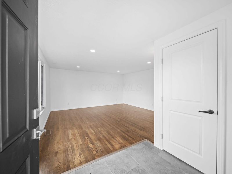 1101 Harwood Drive, Columbus, OH 43228 Photo 11