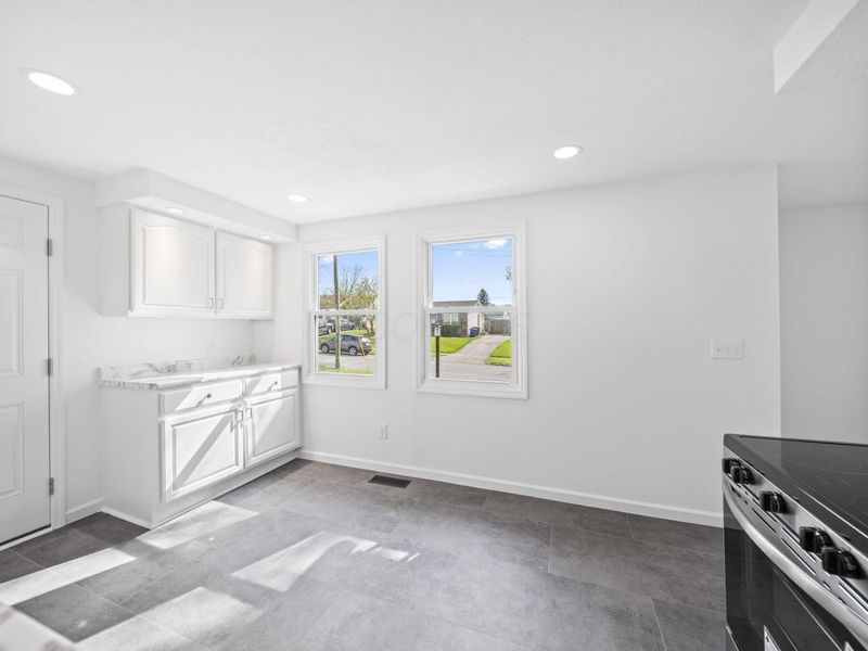 1101 Harwood Drive, Columbus, OH 43228 Photo 15