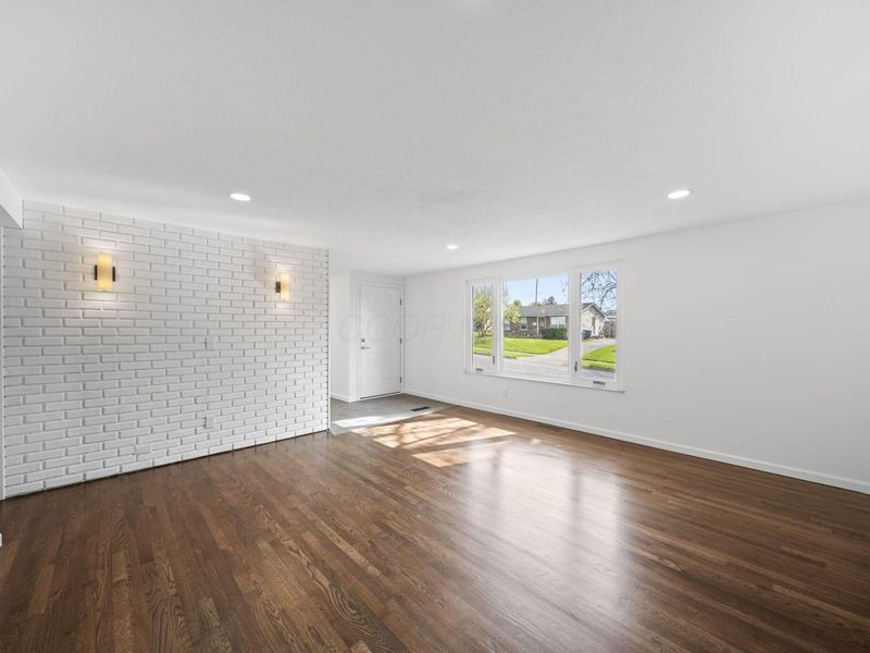 1101 Harwood Drive, Columbus, OH 43228 Photo 16