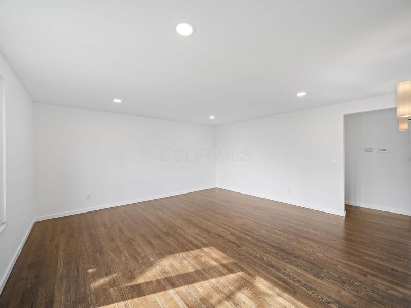 1101 Harwood Drive, Columbus, OH 43228 Photo 17