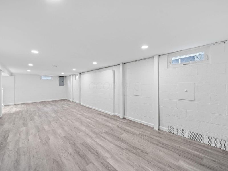 1101 Harwood Drive, Columbus, OH 43228 Photo 33