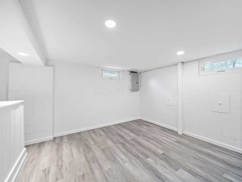 1101 Harwood Drive, Columbus, OH 43228 Photo 39