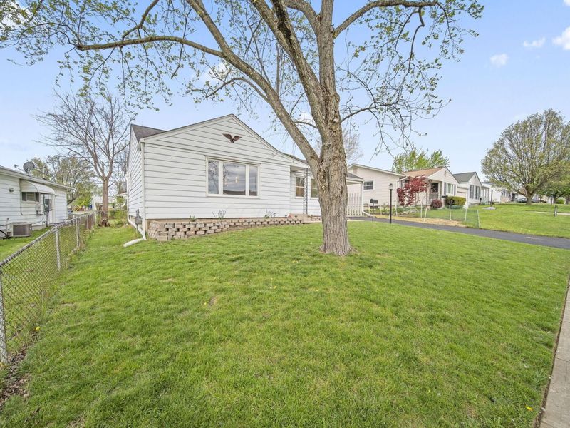 1101 Harwood Drive, Columbus, OH 43228 Photo 4