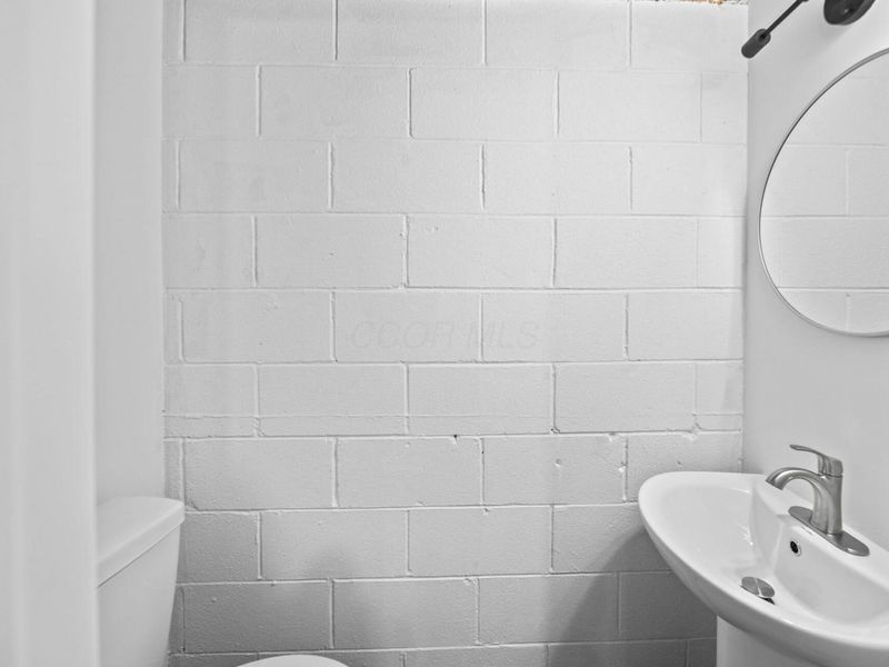 1101 Harwood Drive, Columbus, OH 43228 Photo 45