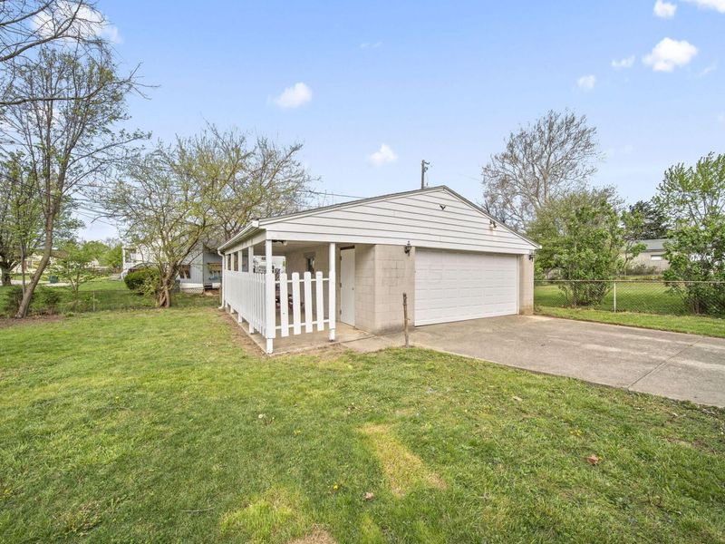 1101 Harwood Drive, Columbus, OH 43228 Photo 5