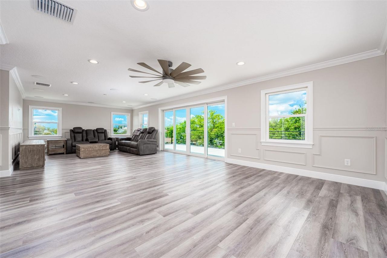 8717 Driftwood Drive, Tampa, FL 33615 Photo