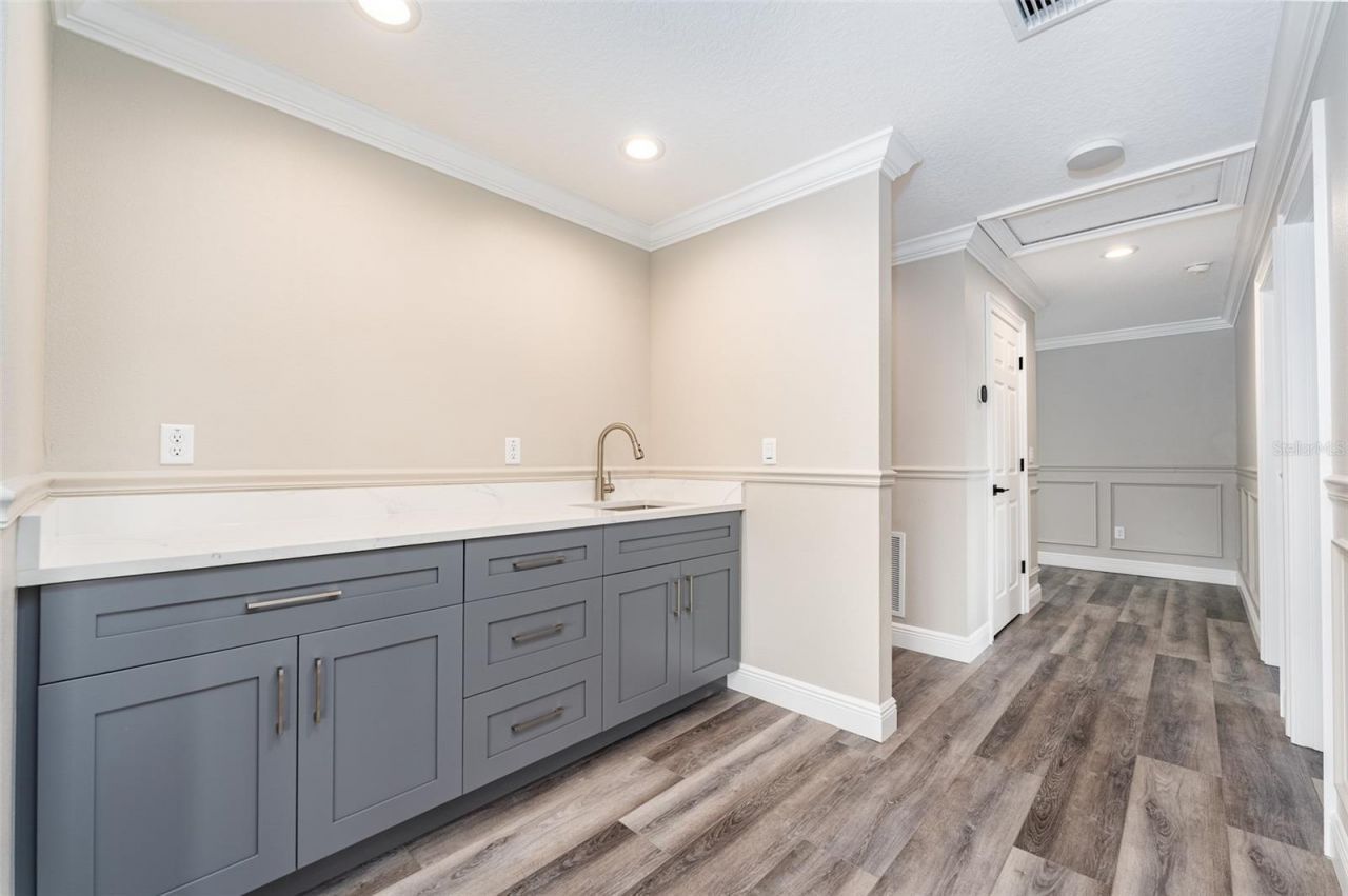8717 Driftwood Drive, Tampa, FL 33615 Photo