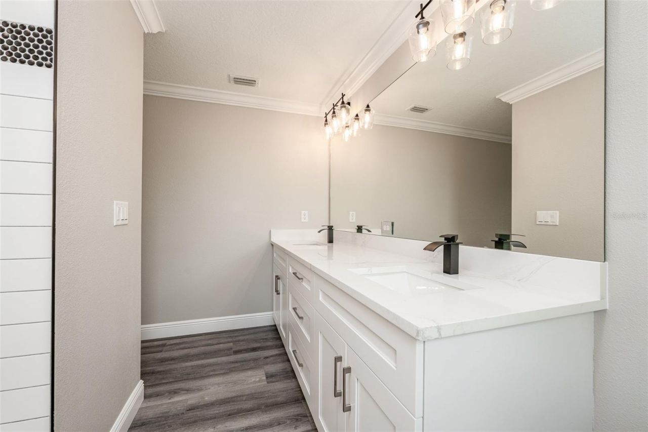 8717 Driftwood Drive, Tampa, FL 33615 Photo