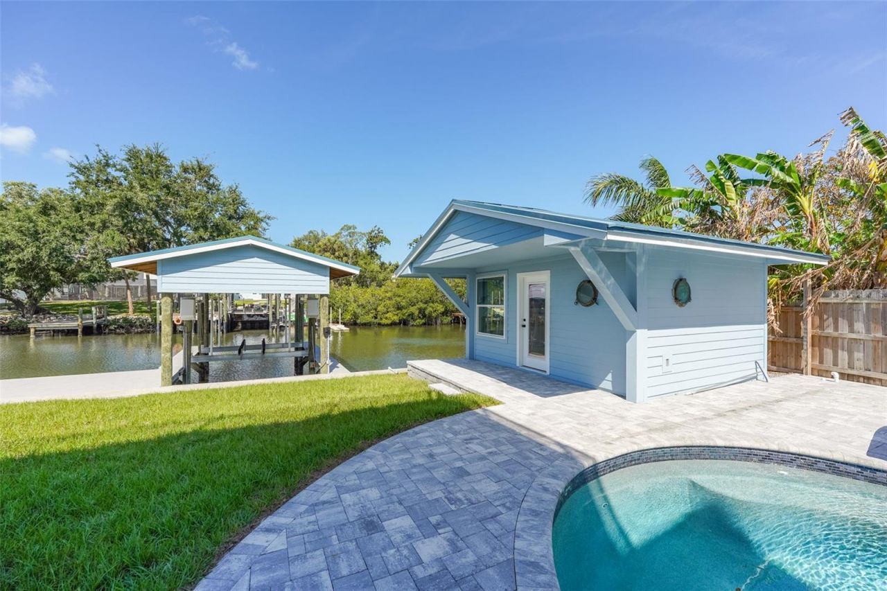 8717 Driftwood Drive, Tampa, FL 33615 Photo