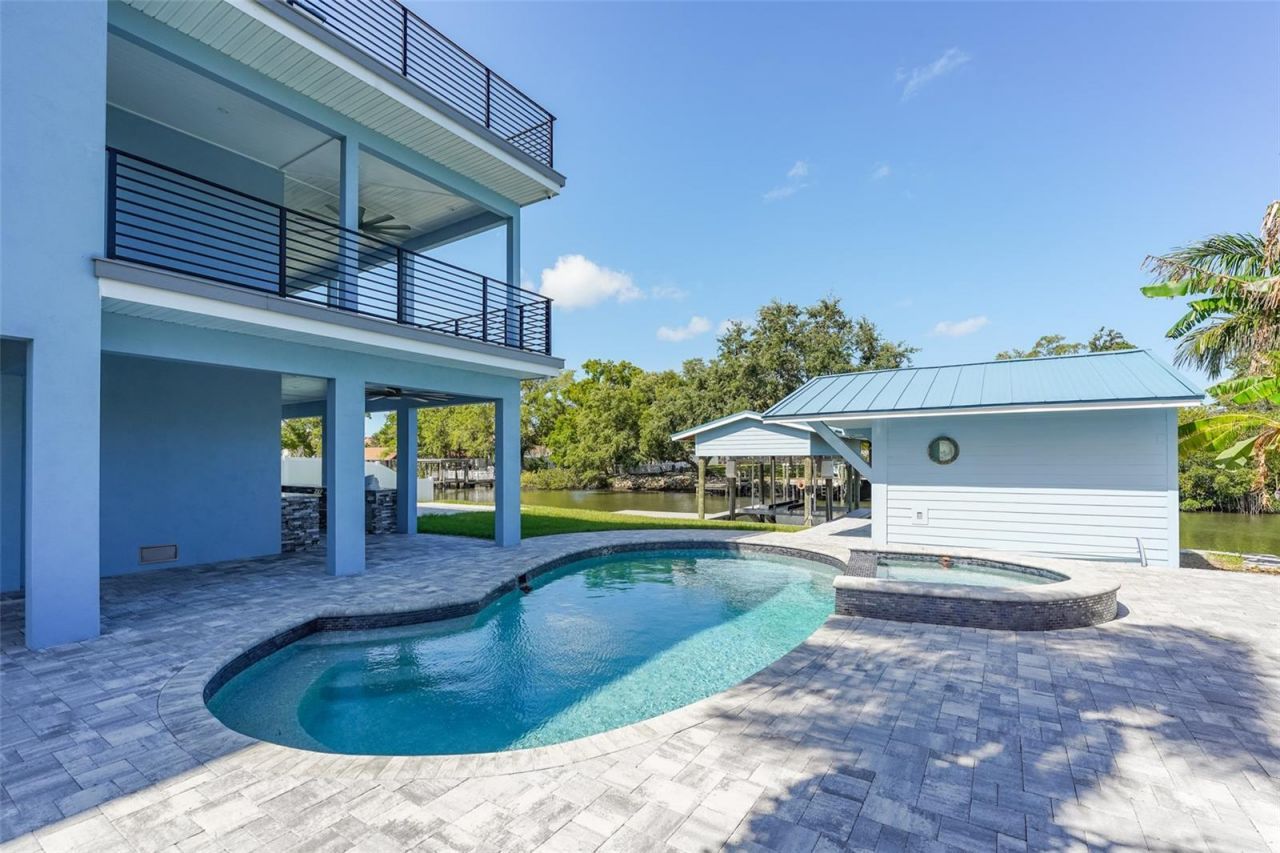 8717 Driftwood Drive, Tampa, FL 33615 Photo