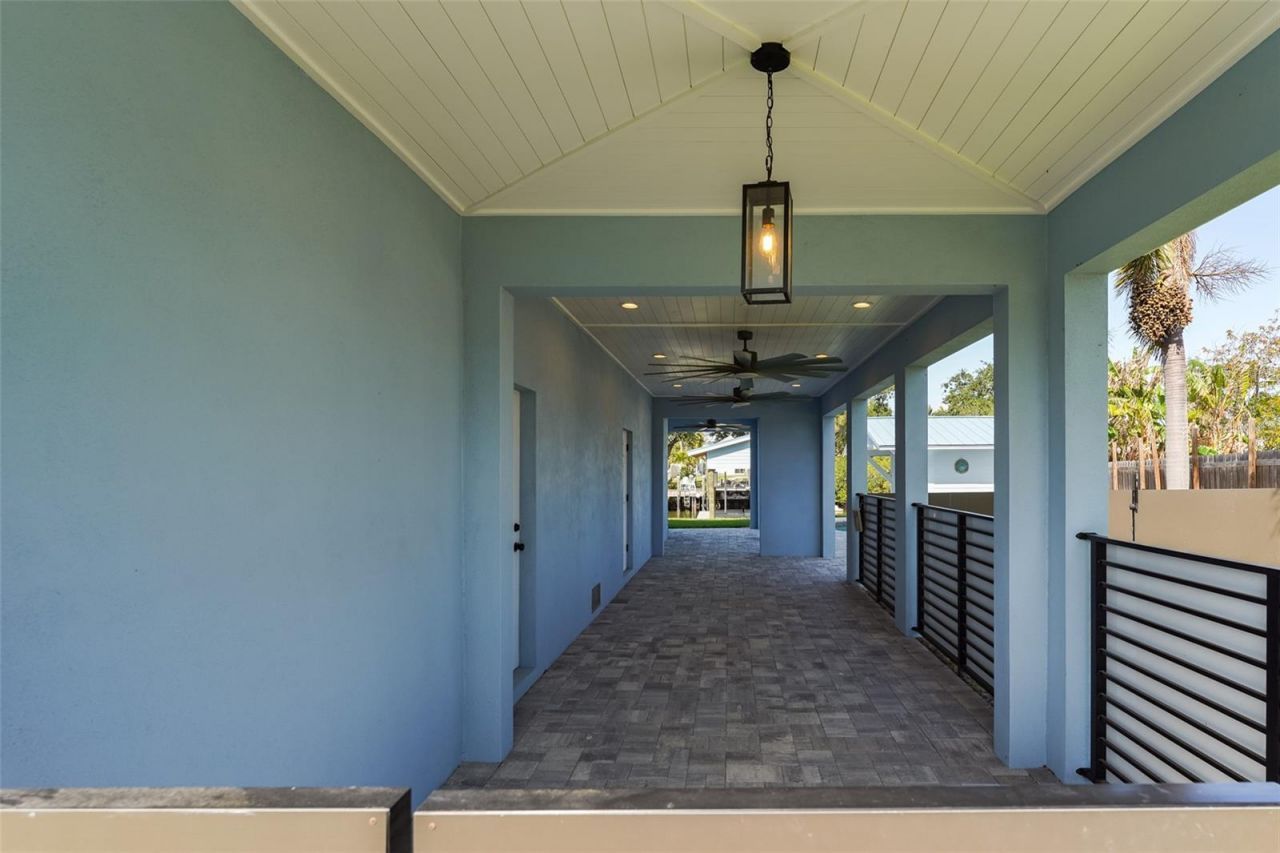 8717 Driftwood Drive, Tampa, FL 33615 Photo
