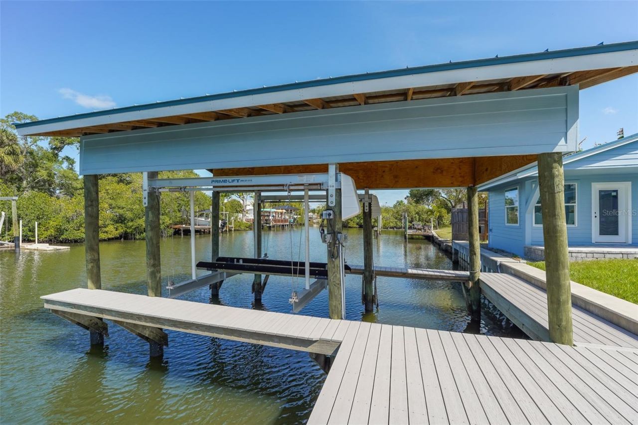 8717 Driftwood Drive, Tampa, FL 33615 Photo