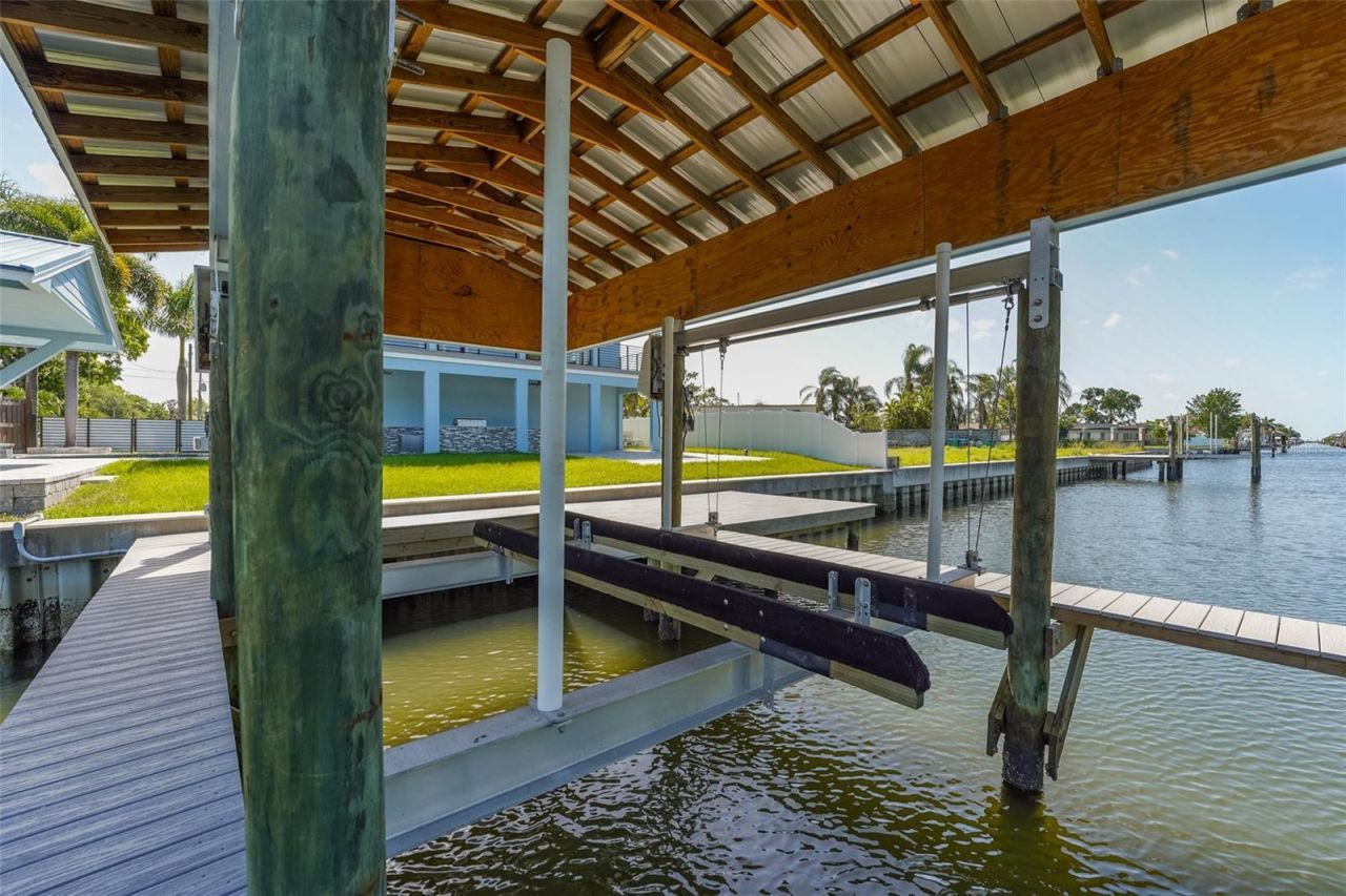 8717 Driftwood Drive, Tampa, FL 33615 Photo