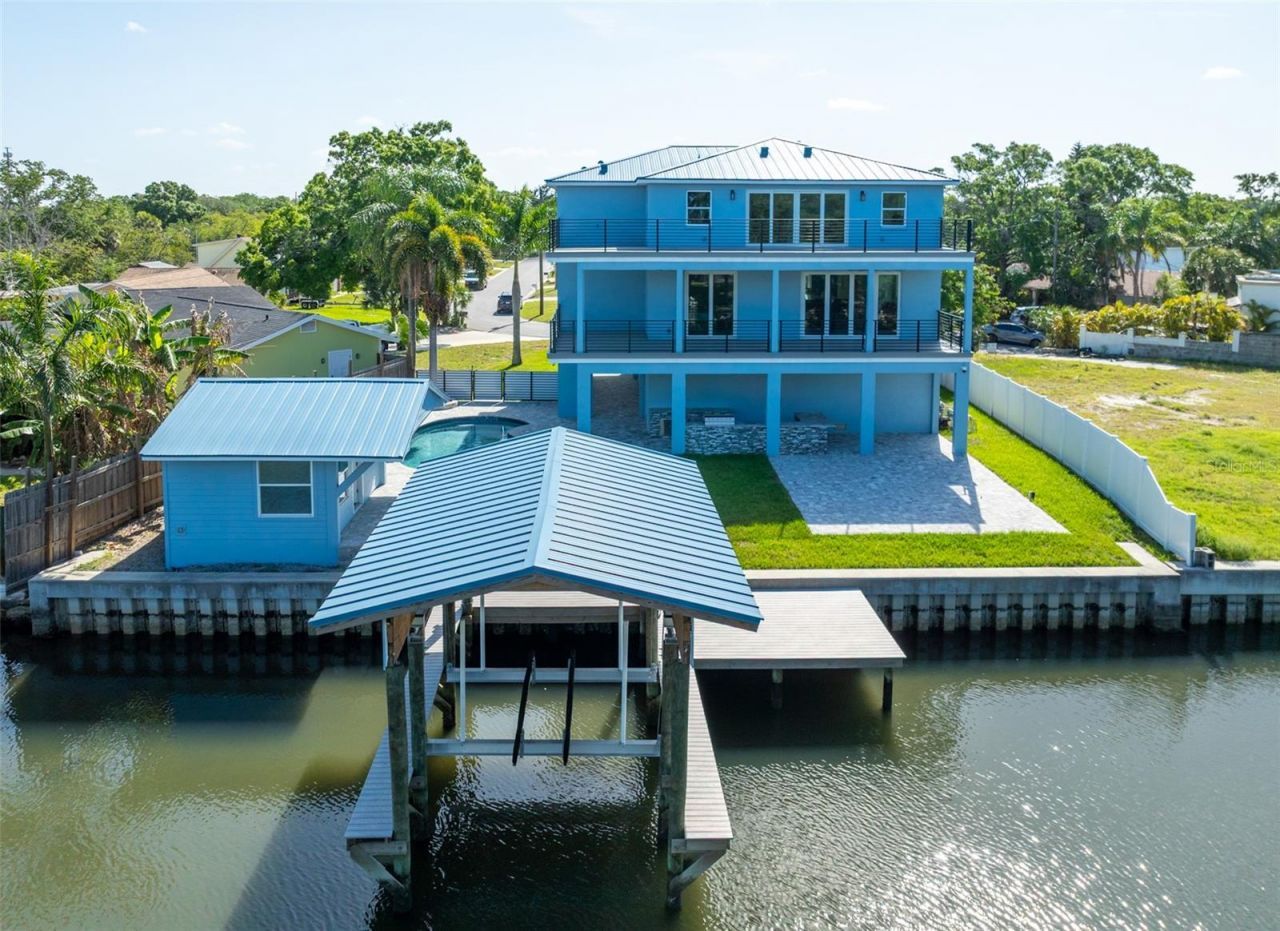 8717 Driftwood Drive, Tampa, FL 33615 Photo