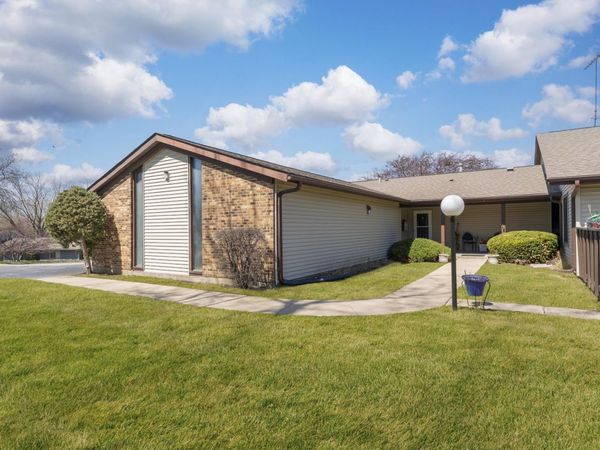 5202 Winslow Circle , Unit A, McHenry, IL 60050