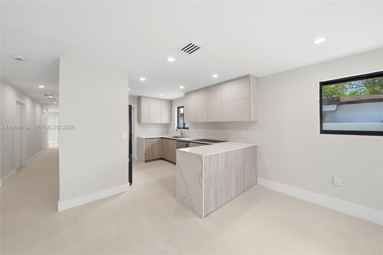 6332 SW 28th St, Miami, FL 33155 Photo