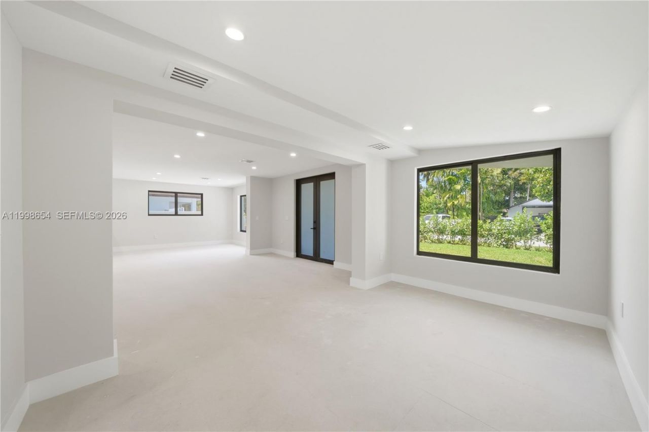 6332 SW 28th St, Miami, FL 33155 Photo