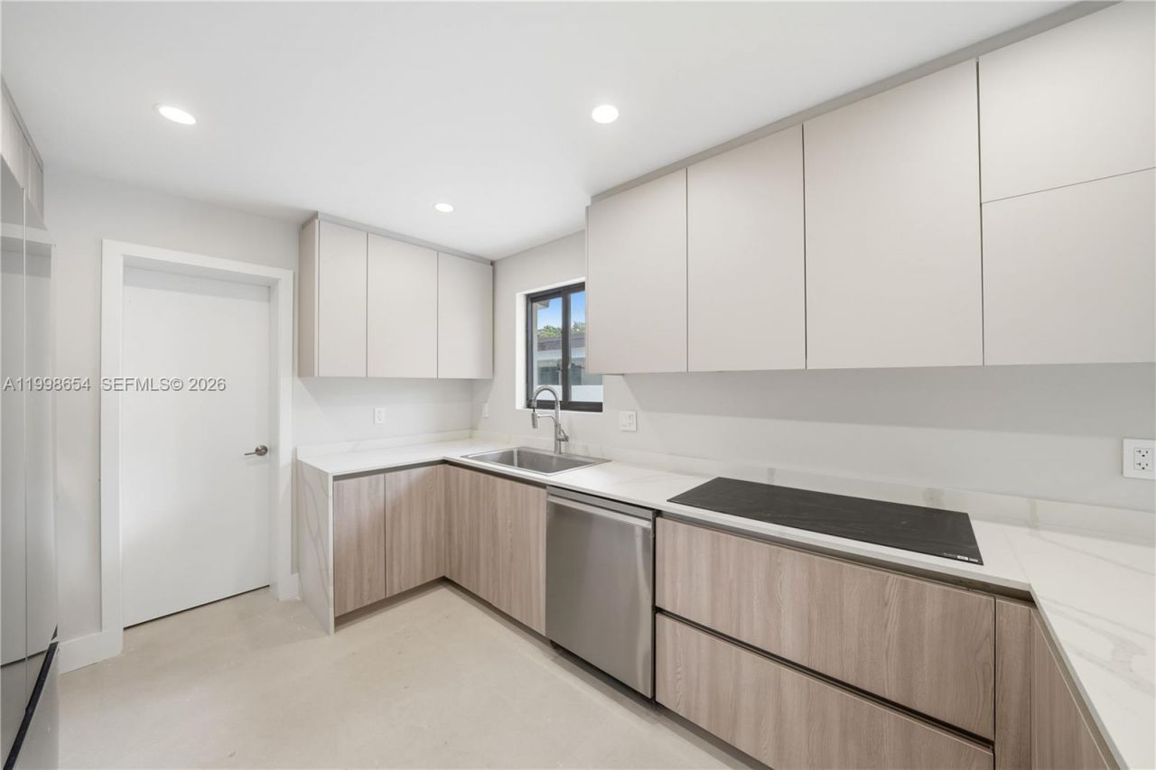 6332 SW 28th St, Miami, FL 33155 Photo