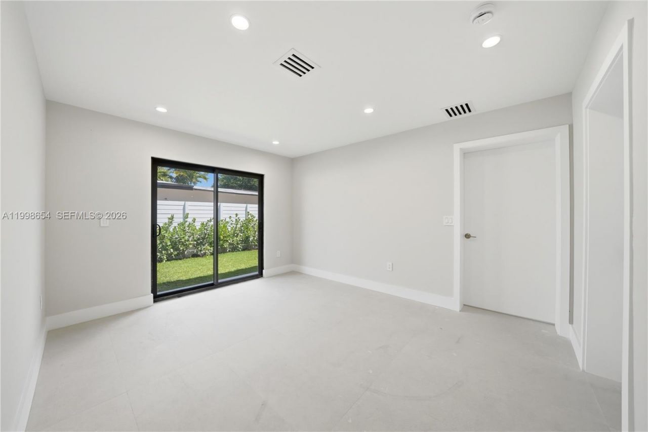 6332 SW 28th St, Miami, FL 33155 Photo