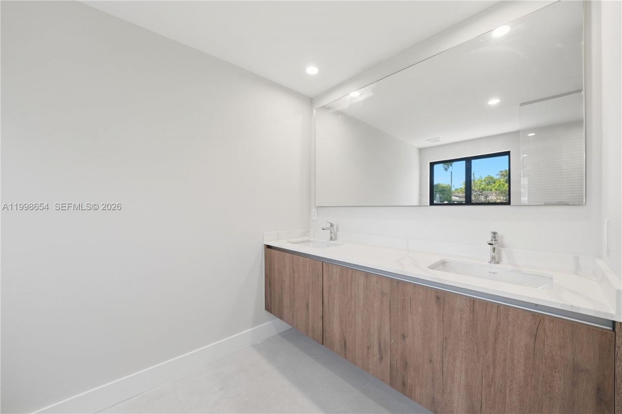 6332 SW 28th St, Miami, FL 33155 Photo