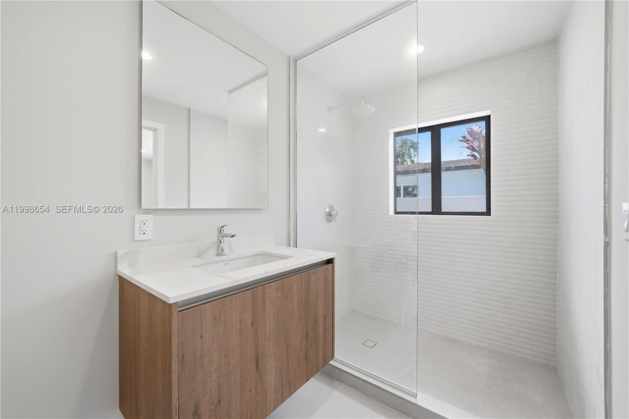 6332 SW 28th St, Miami, FL 33155 Photo