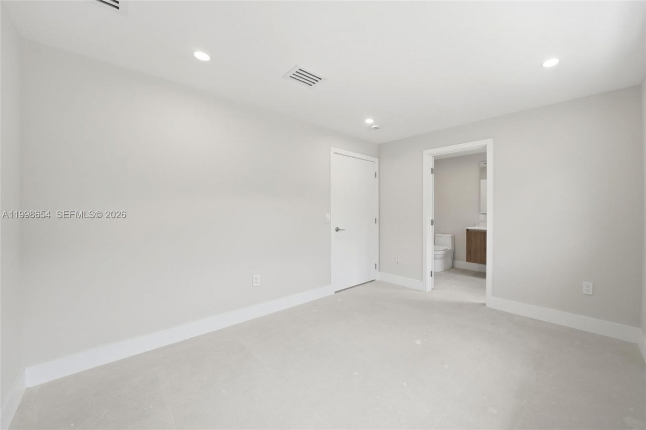 6332 SW 28th St, Miami, FL 33155 Photo