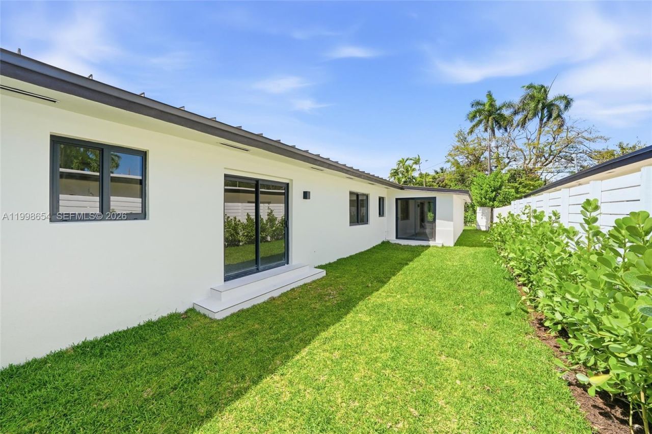 6332 SW 28th St, Miami, FL 33155 Photo