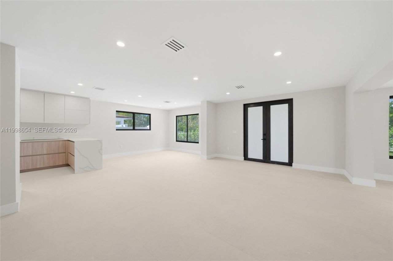 6332 SW 28th St, Miami, FL 33155 Photo