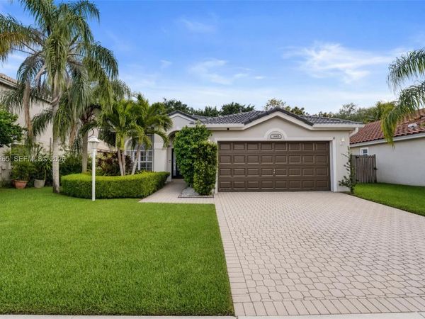 1445 NW 143rd Ave, Pembroke Pines, FL 33028