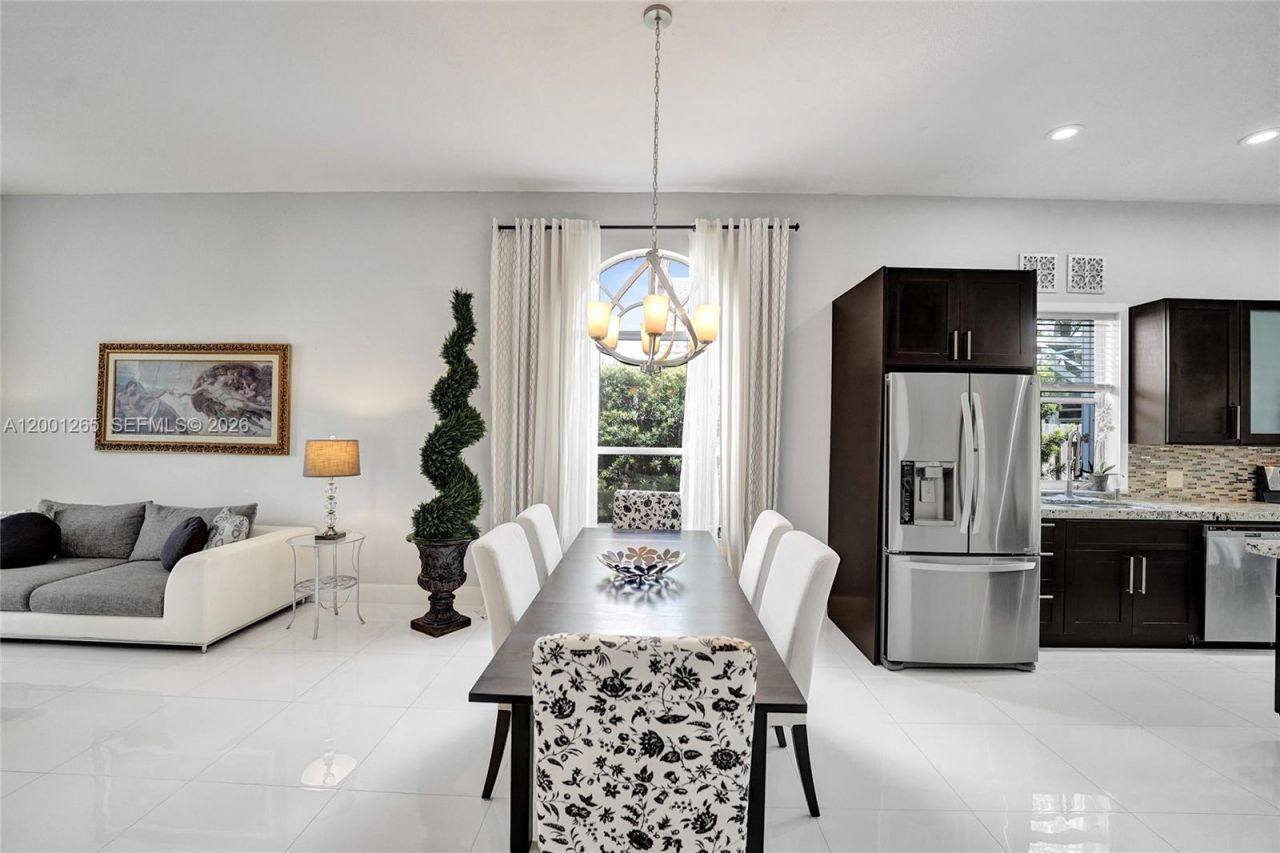 1445 NW 143rd Ave, Pembroke Pines, FL 33028 Photo