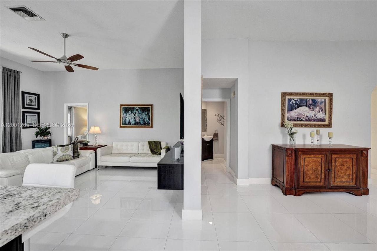 1445 NW 143rd Ave, Pembroke Pines, FL 33028 Photo