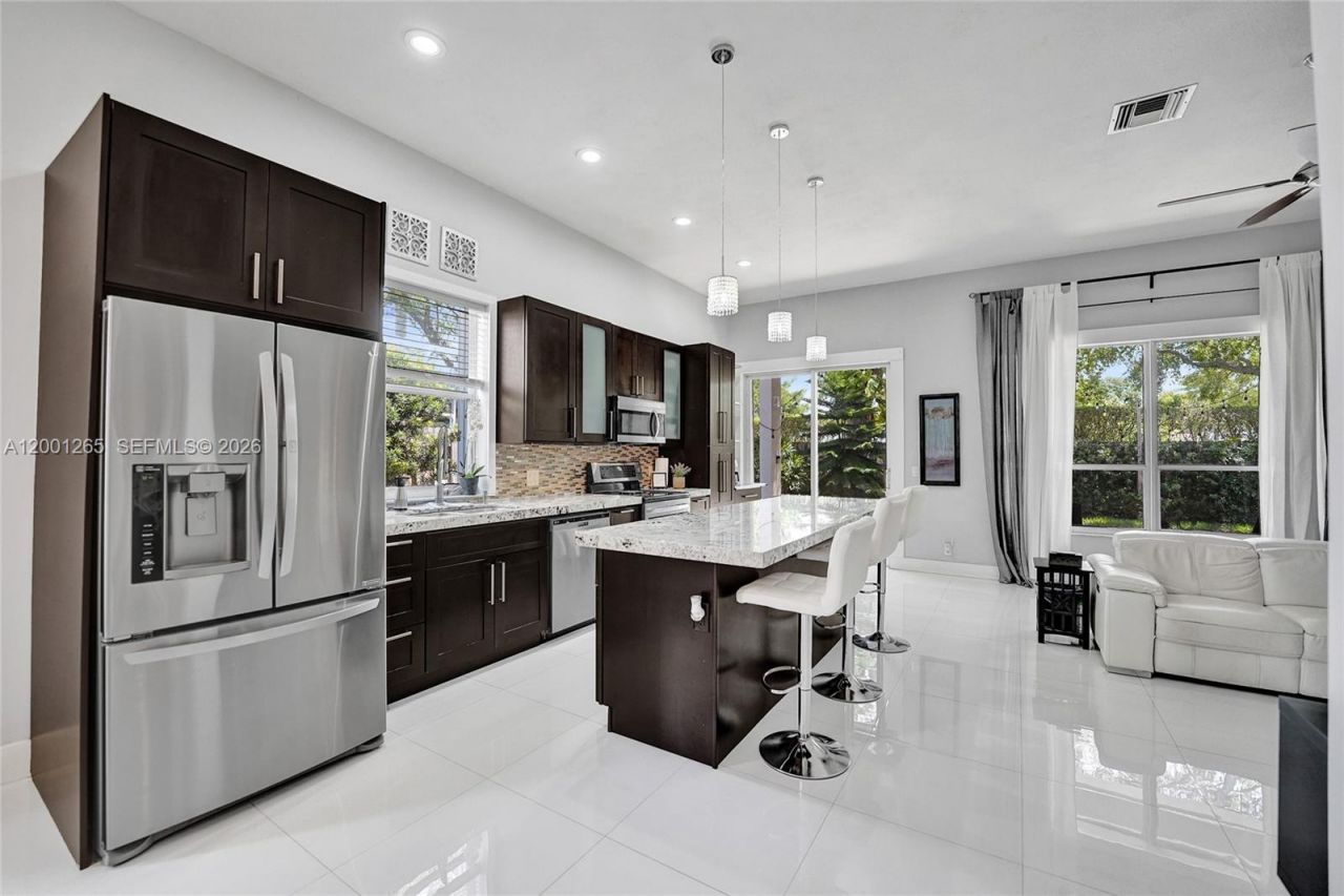 1445 NW 143rd Ave, Pembroke Pines, FL 33028 Photo