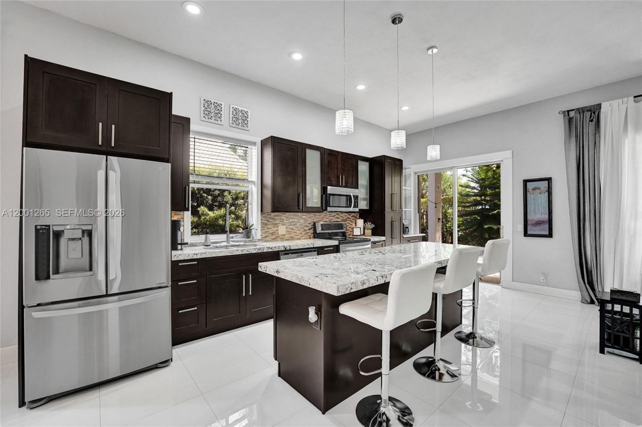 1445 NW 143rd Ave, Pembroke Pines, FL 33028 Photo