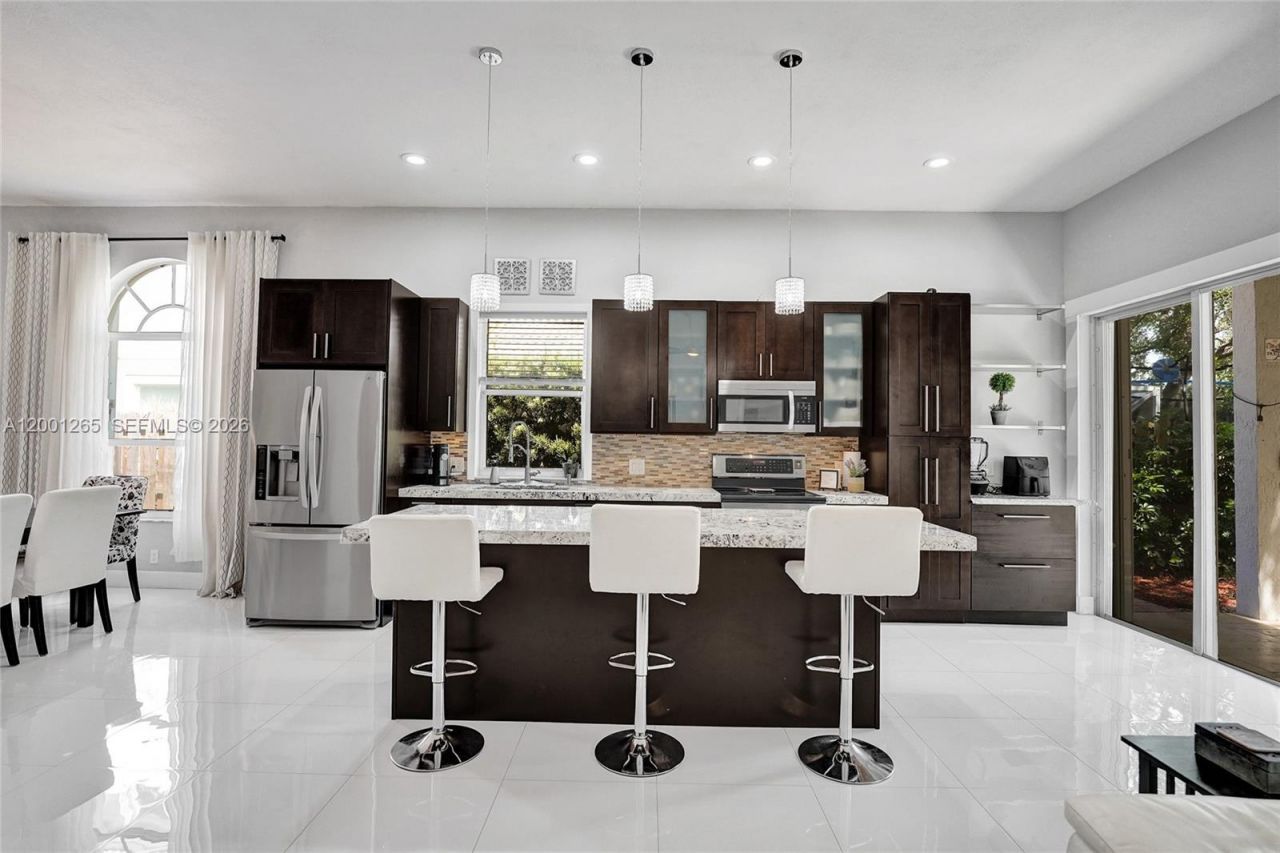 1445 NW 143rd Ave, Pembroke Pines, FL 33028 Photo