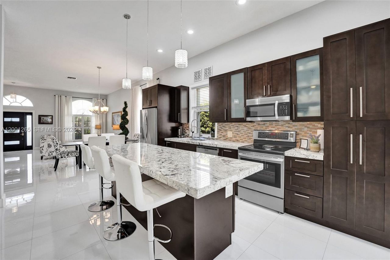 1445 NW 143rd Ave, Pembroke Pines, FL 33028 Photo