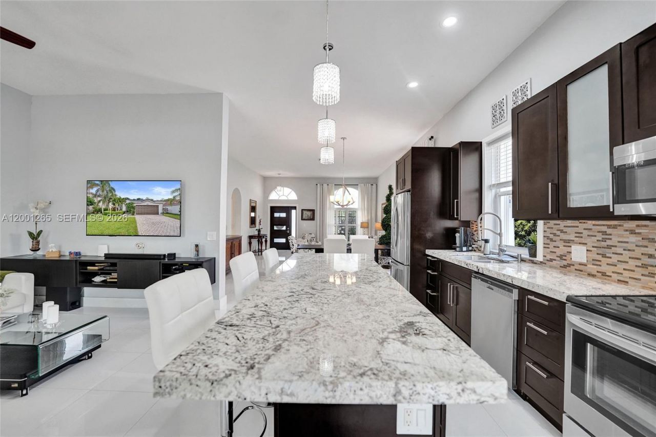 1445 NW 143rd Ave, Pembroke Pines, FL 33028 Photo