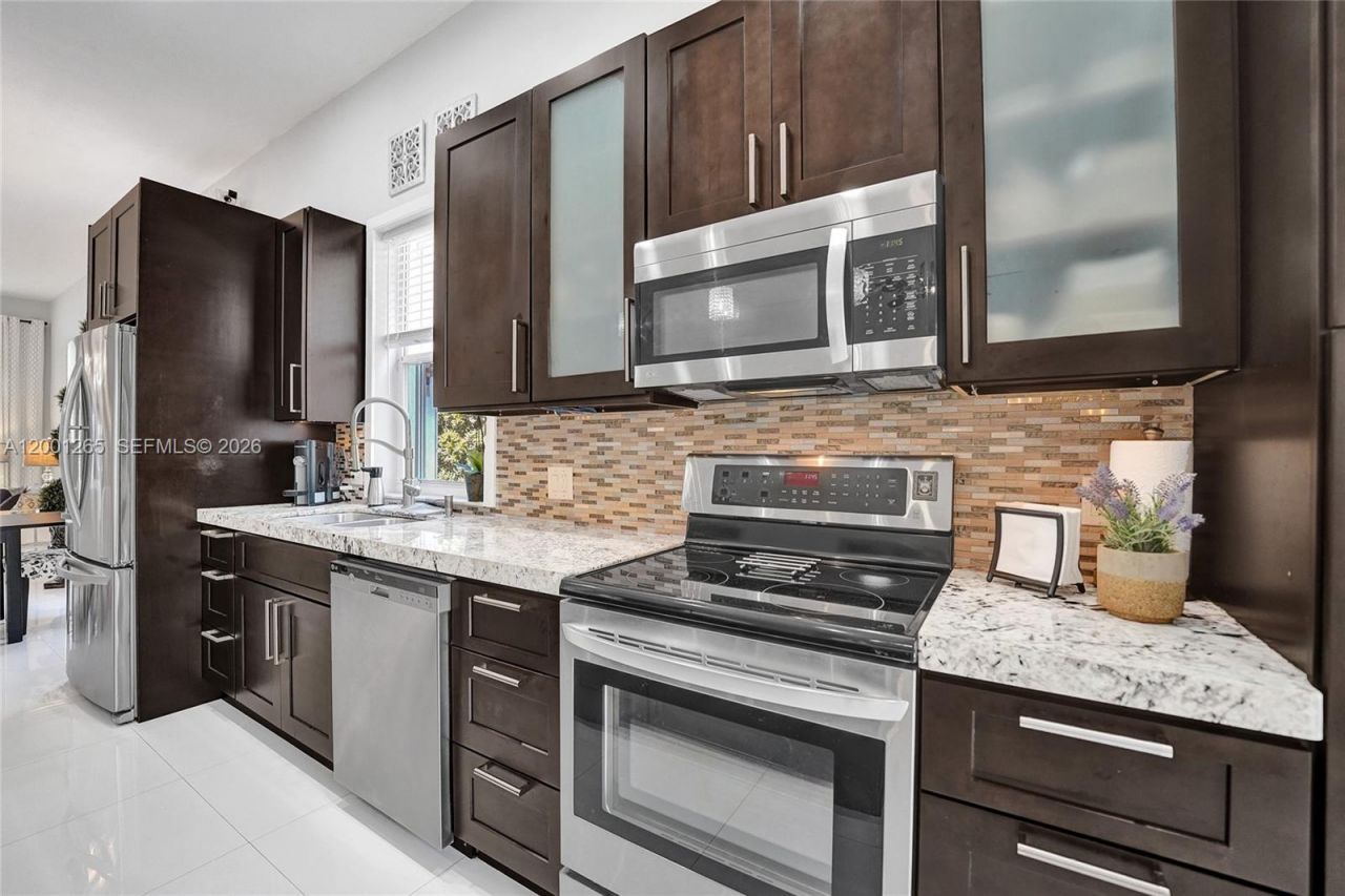 1445 NW 143rd Ave, Pembroke Pines, FL 33028 Photo