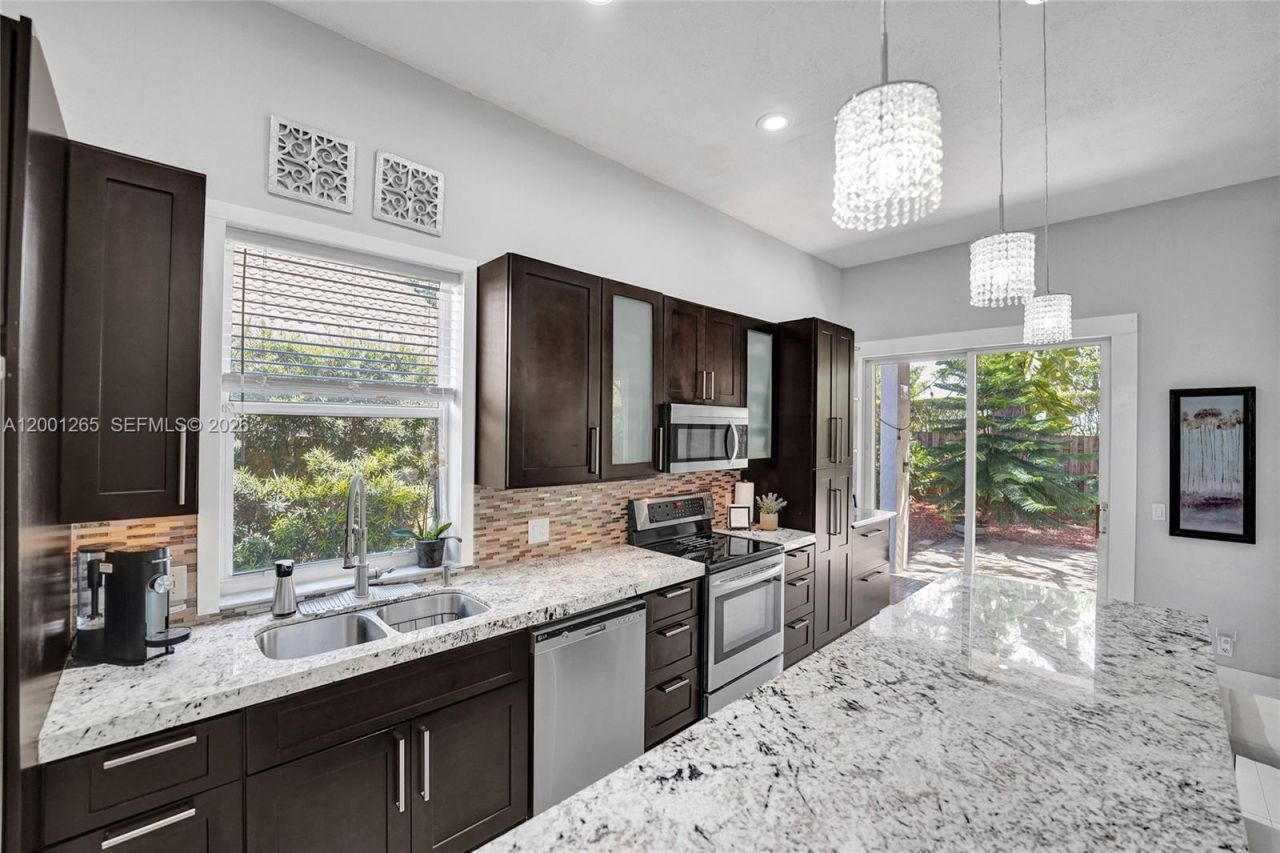 1445 NW 143rd Ave, Pembroke Pines, FL 33028 Photo