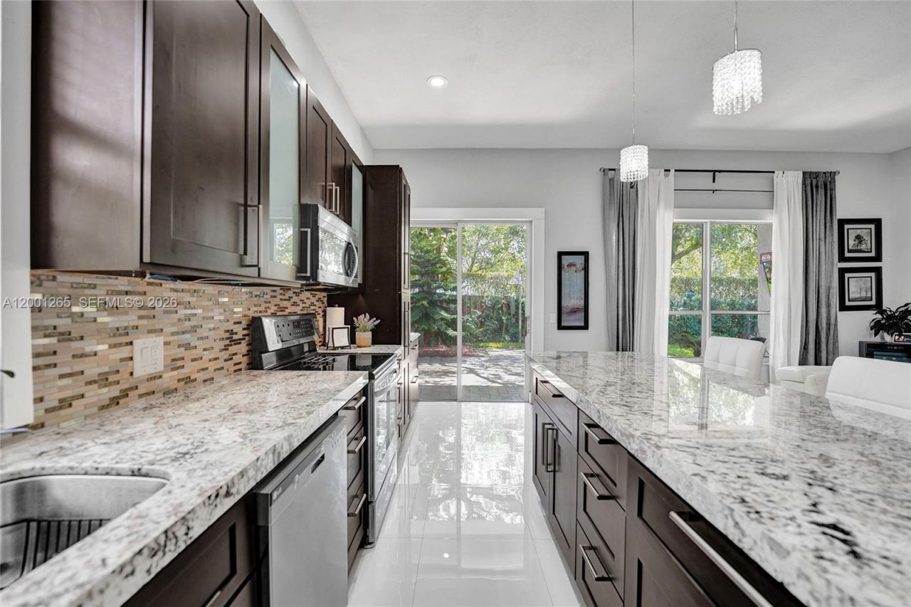 1445 NW 143rd Ave, Pembroke Pines, FL 33028 Photo