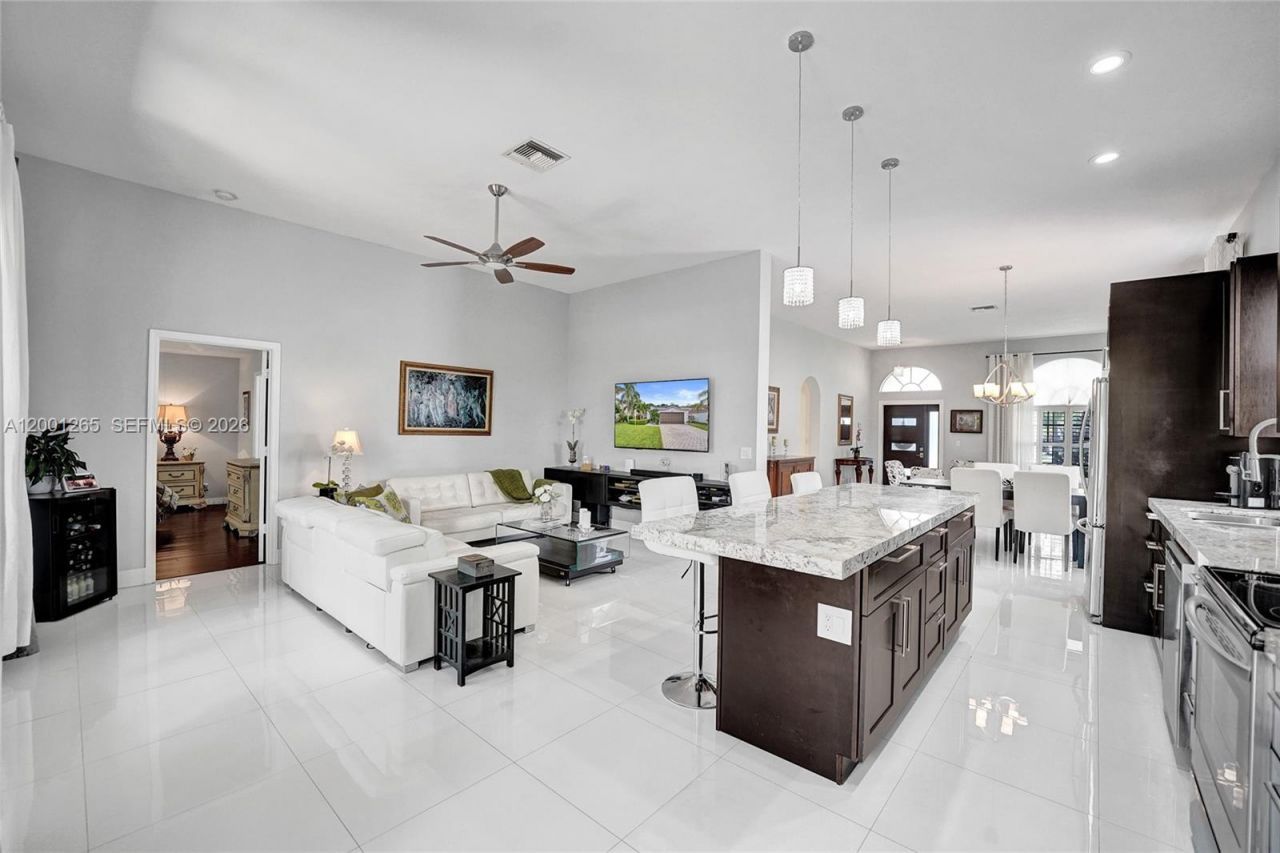 1445 NW 143rd Ave, Pembroke Pines, FL 33028 Photo