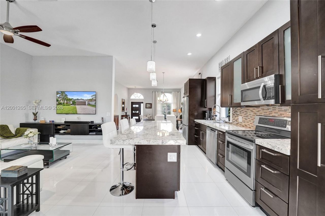 1445 NW 143rd Ave, Pembroke Pines, FL 33028 Photo