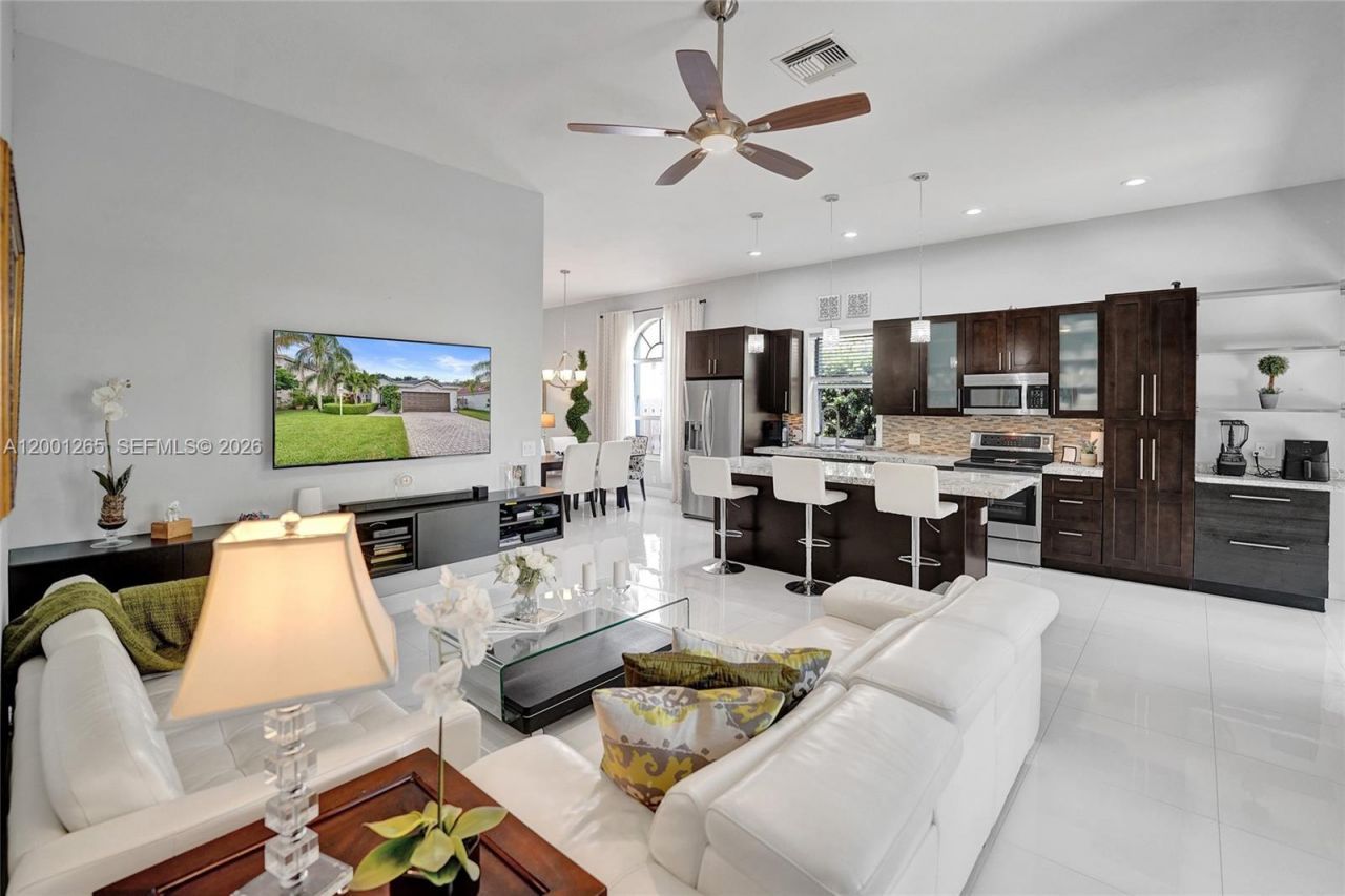 1445 NW 143rd Ave, Pembroke Pines, FL 33028 Photo