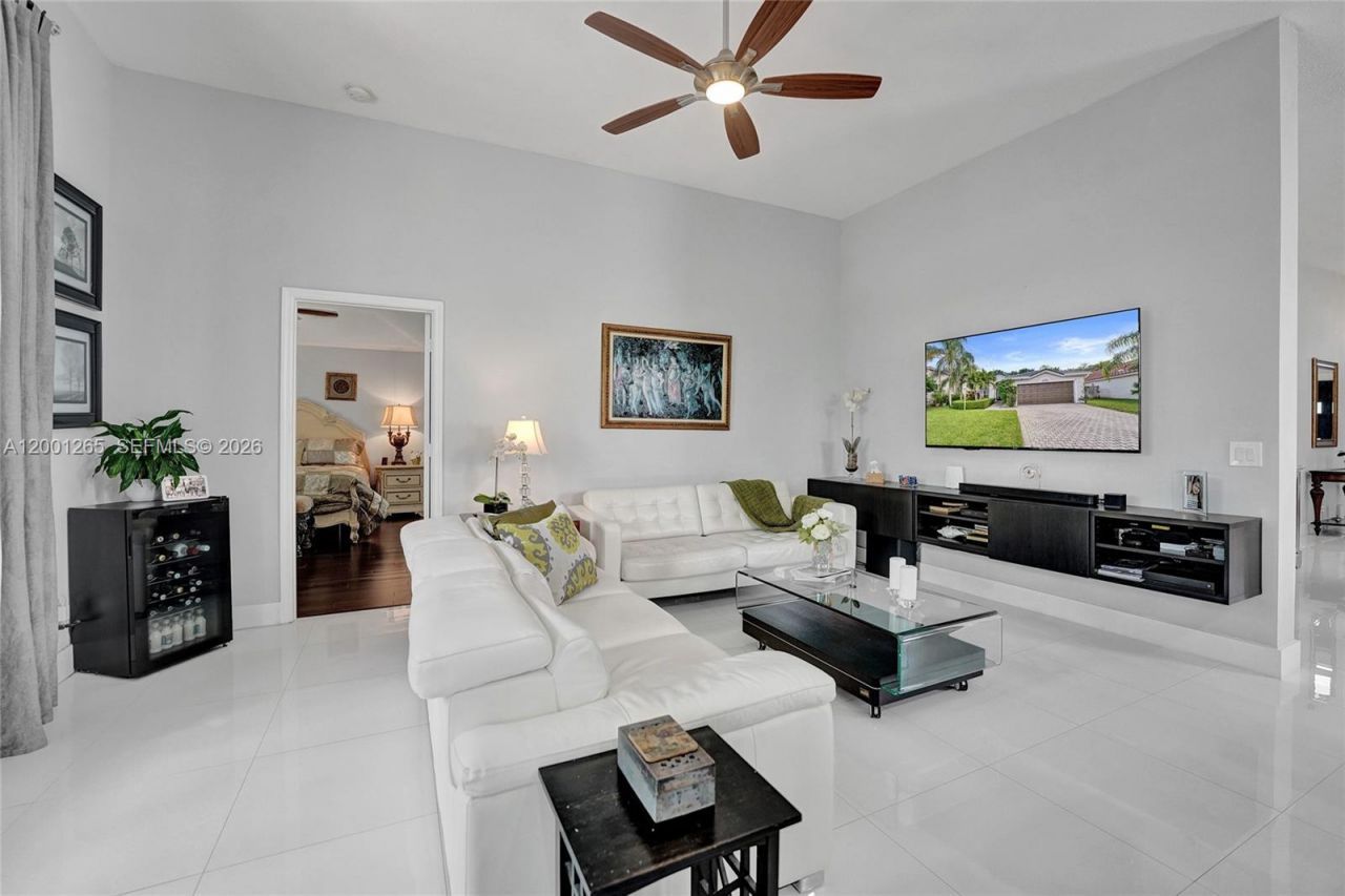 1445 NW 143rd Ave, Pembroke Pines, FL 33028 Photo